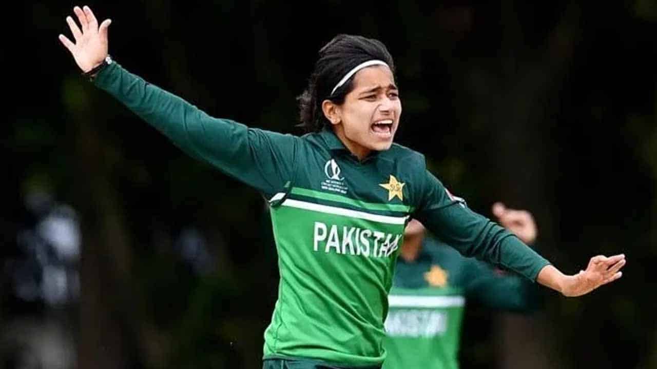 Fatima Sana Becomes First Pakistani Woman to Play Franchise Cricket in West Indies