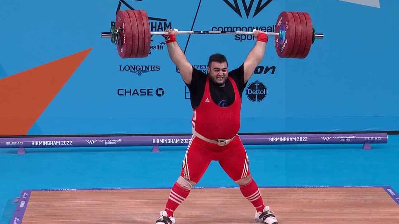 Nooh Dastagir Butt Wins the First Gold Medal For Pakistan in Commonwealth Games With a Record Lift of 405 Kg