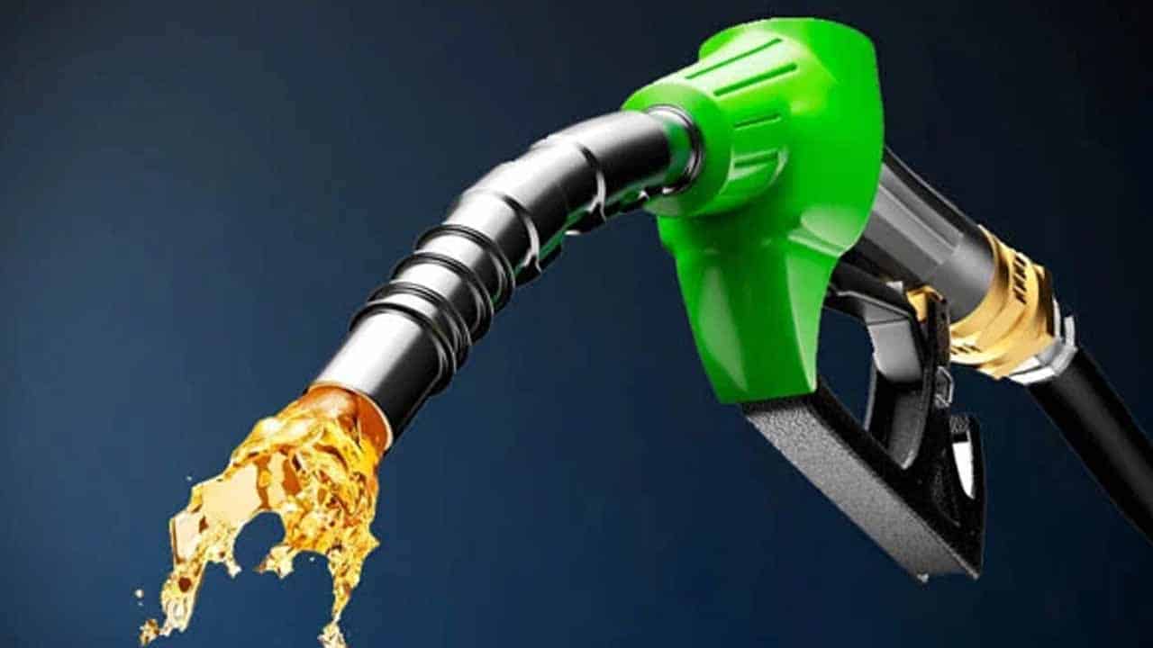 Govt Jacks Up Petrol Price By Over Rs 6 , New Price is Rs 233.91 Per Liter
