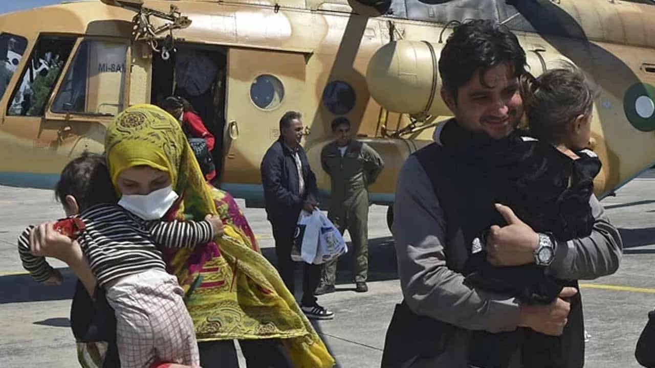 Pakistan Army rescues 2000 people via helicopters in 24 hours
