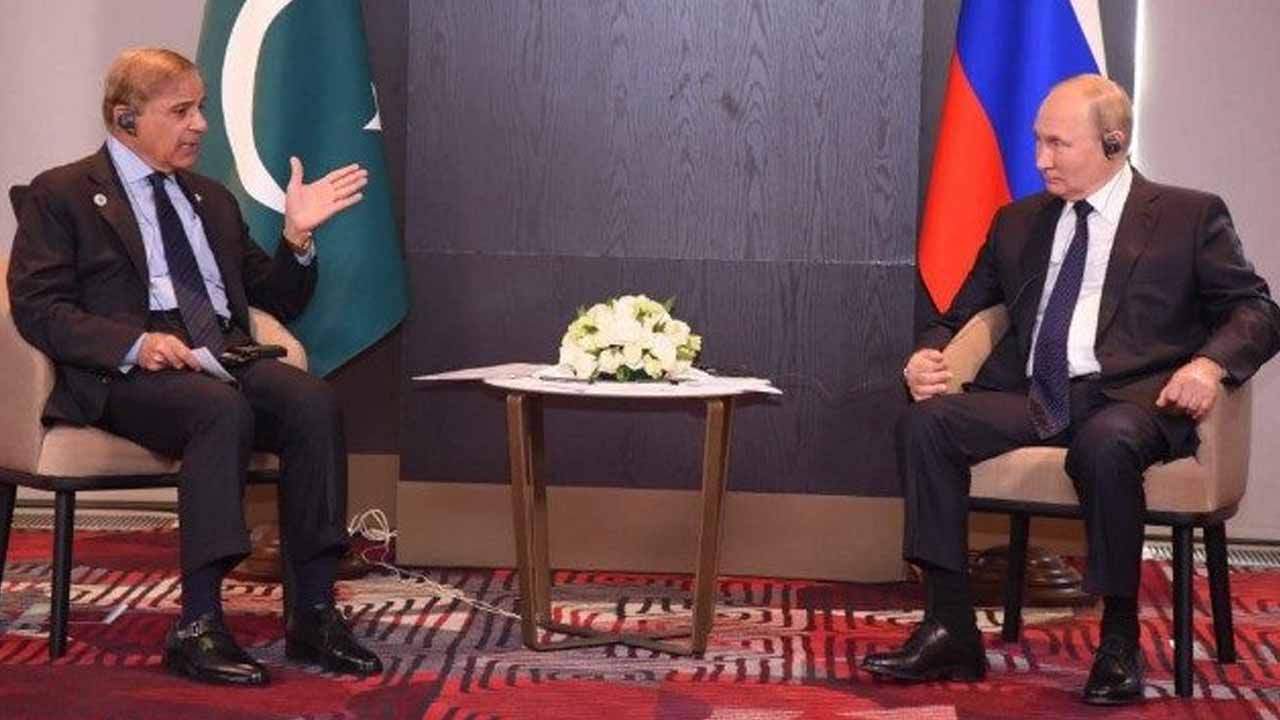 Russian President Vladimir Putin Expresses Willingness to Supply Gas to Pakistan