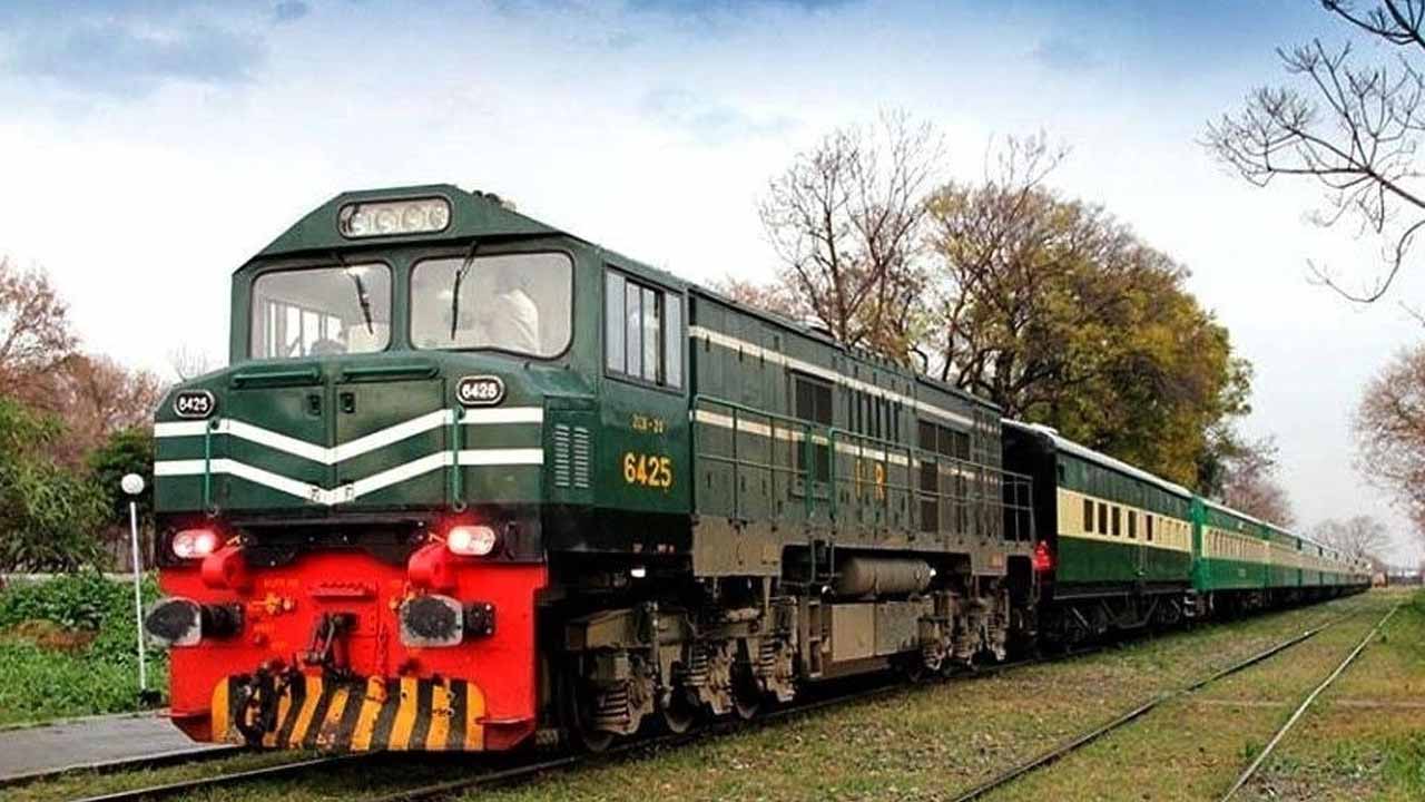Train coaches imported from China to uplift Pakistan railway