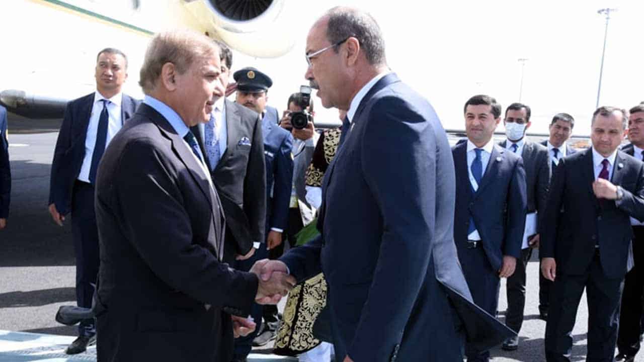 PM arrives in Samarkand to attend SCO-CHS meeting