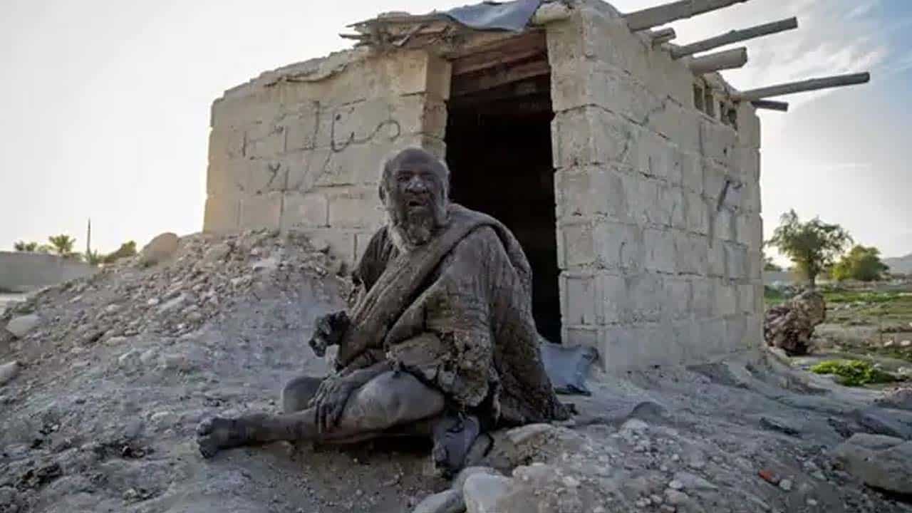 ‘World’s dirtiest man’ dies in Iran at 94 a few months after first wash