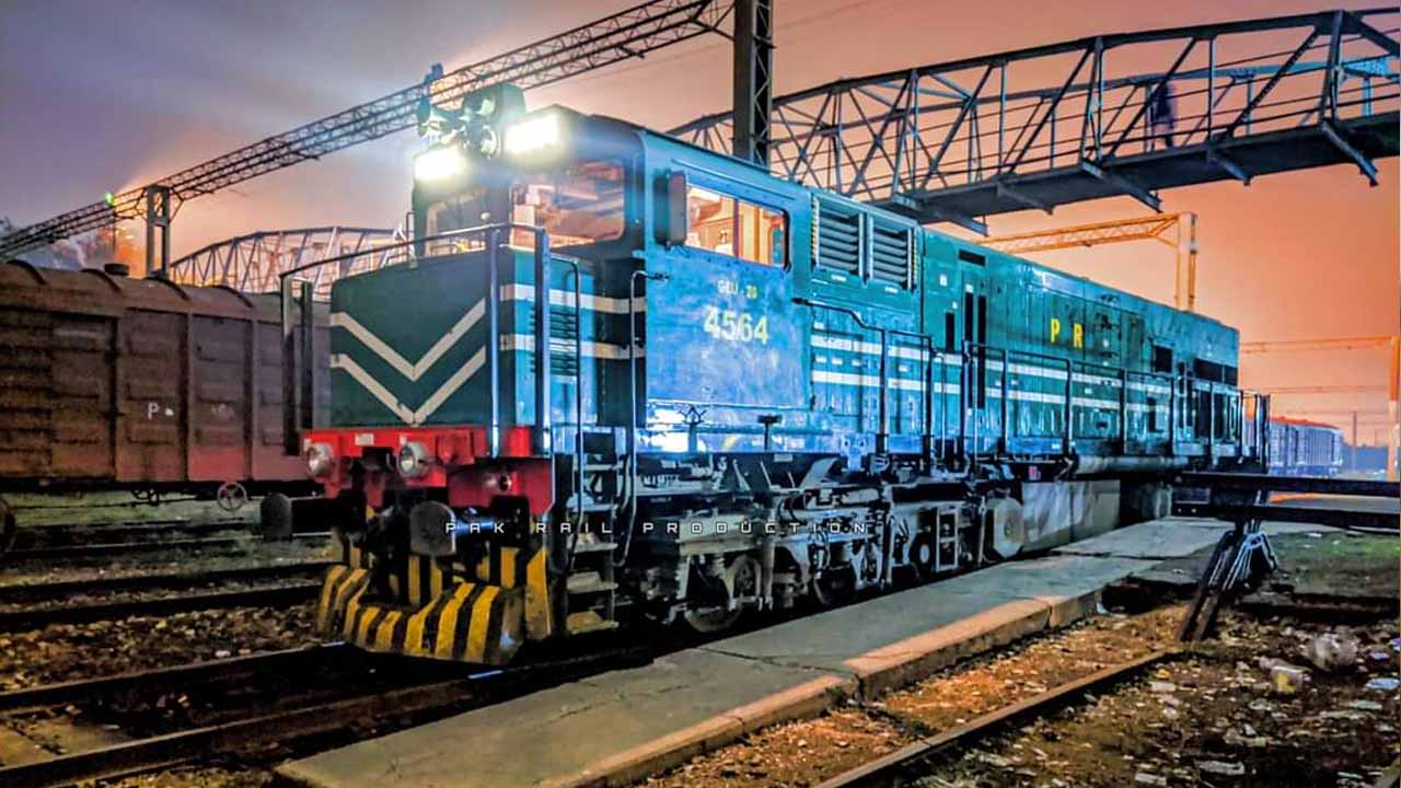 Railways Minister Khawaja Saad Rafique urges provinces to hand over railways’ lands to the ministry
