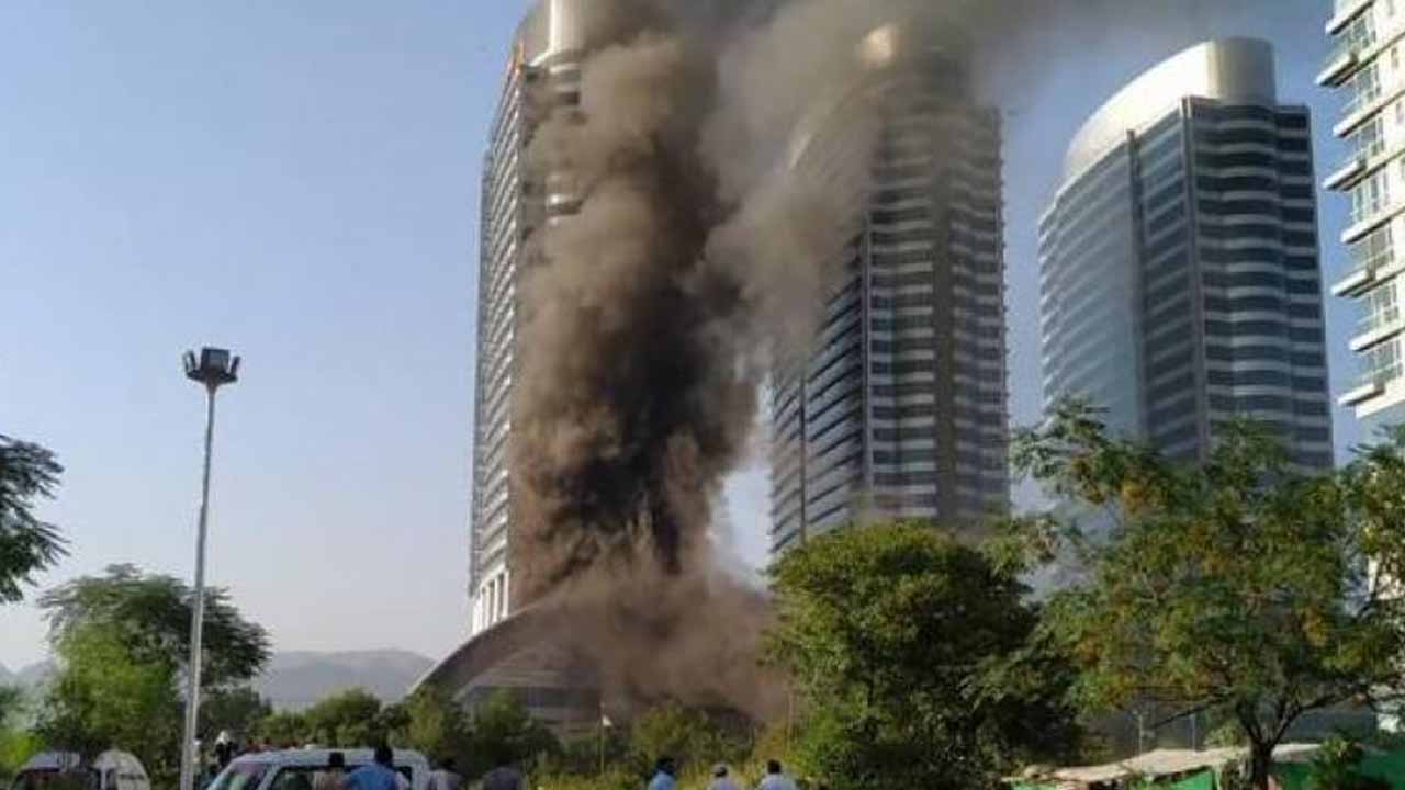 Fire erupts in Islamabad's shopping mall