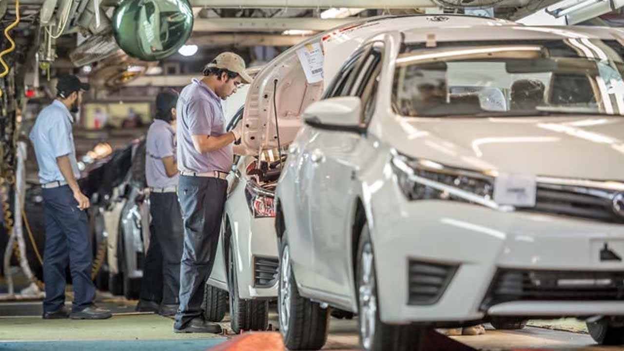 Toyota increases car prices by up to Rs7lac