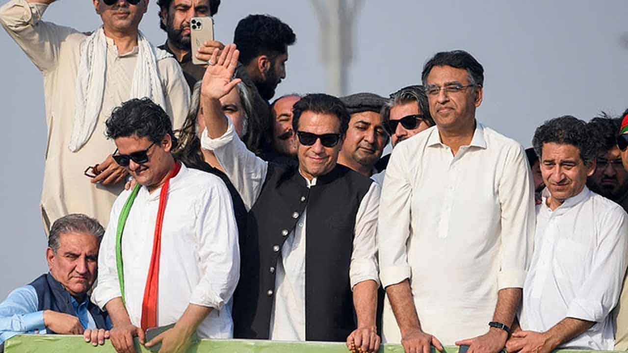 Imran to not let a bulletproof shield separate him from his supporters