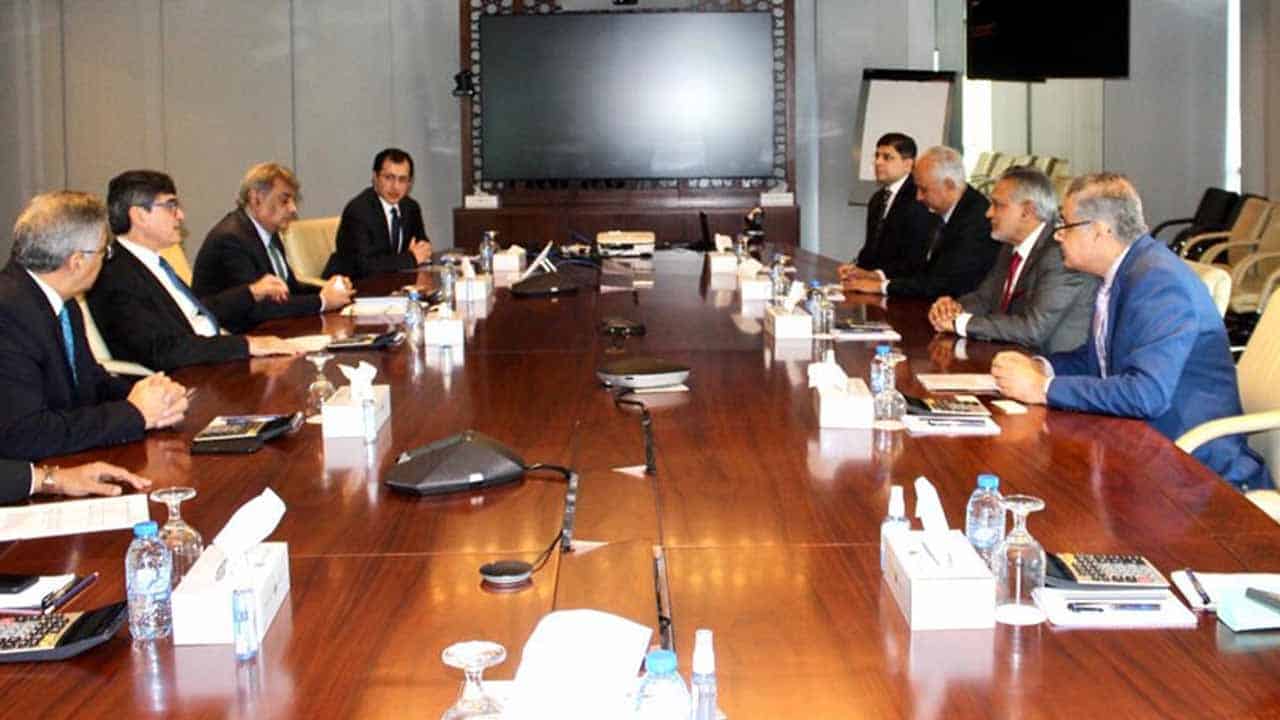 Ishaq Dar holds meetings with leading commercial banks in Dubai