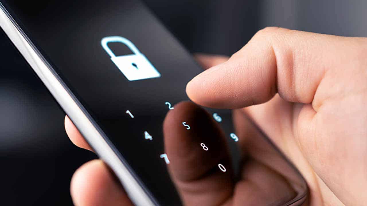 KP Police Bans use of smartphones while on duty