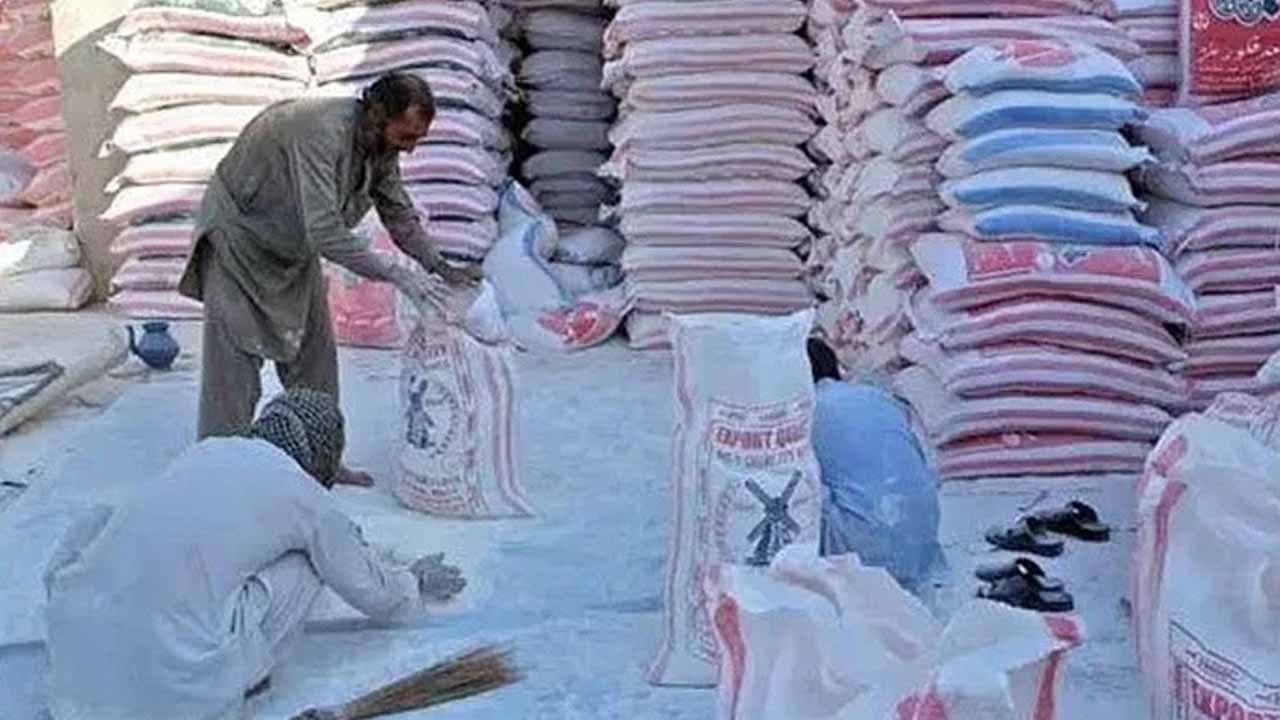 Flour crisis intensifies in Punjab