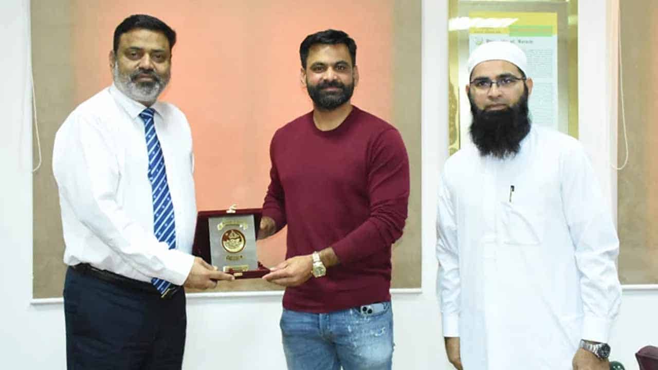 Cricketer Mohammad Hafeez enrolls in BS programme at Karachi University