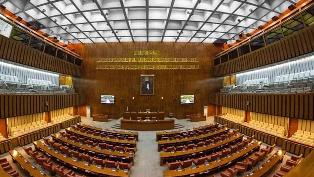 Senate approves SC bill amid PTI opposition