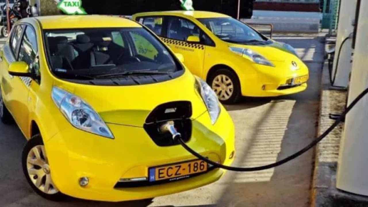 Electric taxis to hit Karachi roads this year, announces Sindh govt