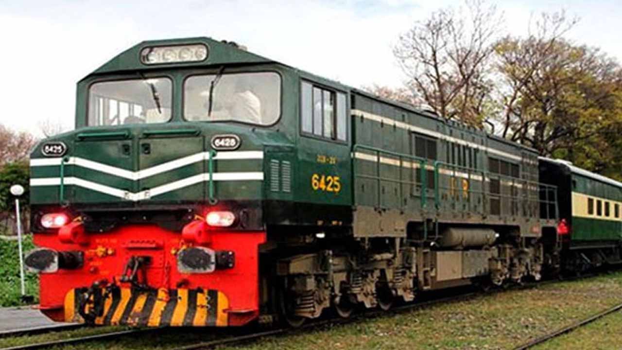 Pakistan Railways restores Bahauddin Zakaria Express