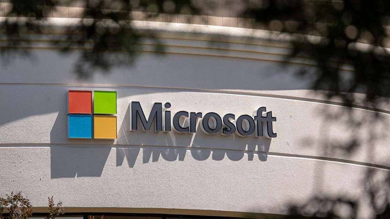 Microsoft expands AI infrastructure with CoreWeave investment