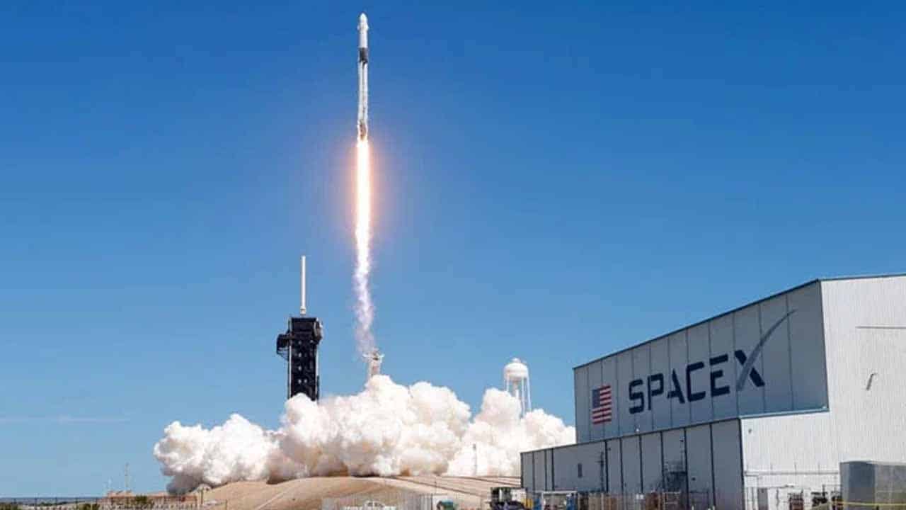 SpaceX's Dragon ship lifts off for resupply mission to ISS