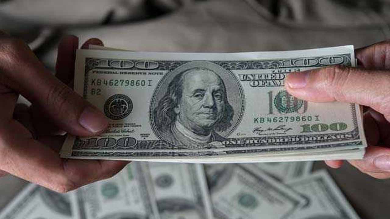 Open-market: USD hits 325 against rupee