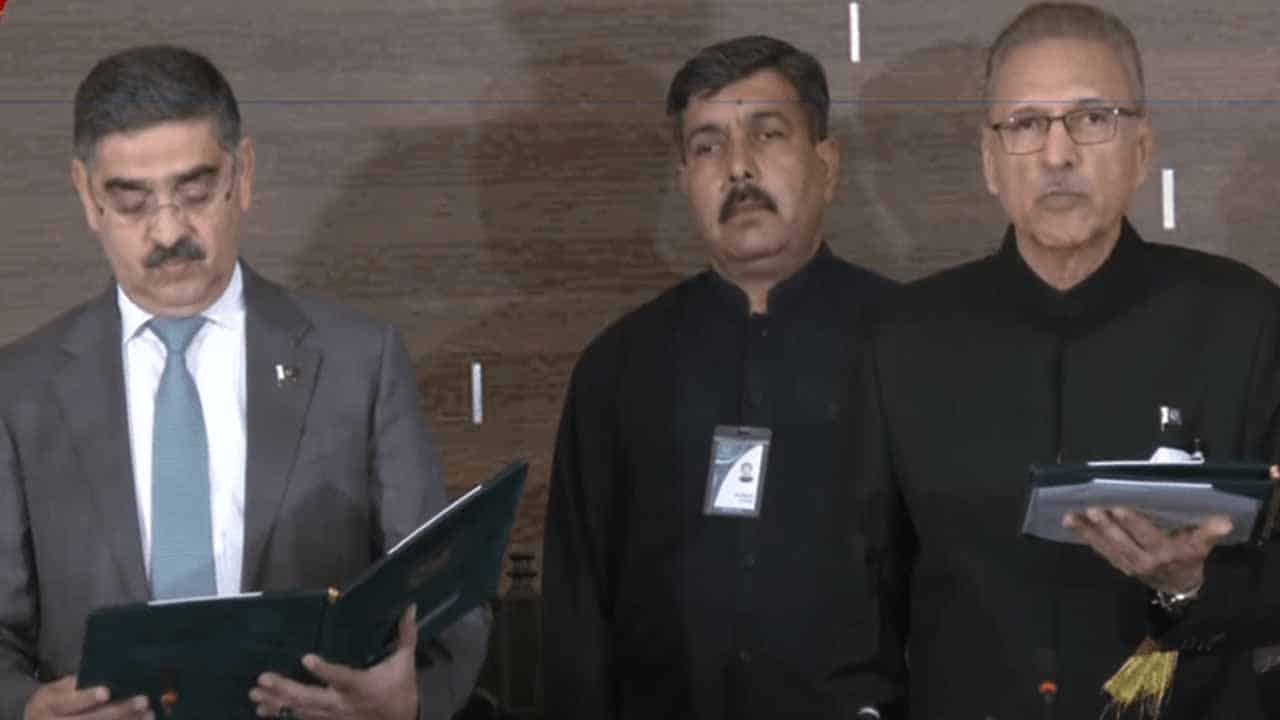 Anwaar-ul-Haq Kakar takes oath as 8th caretaker prime minister
