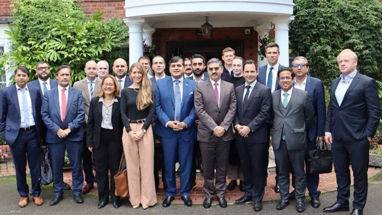 PM Kakar meets British investors to discuss investment opportunities in Pakistan