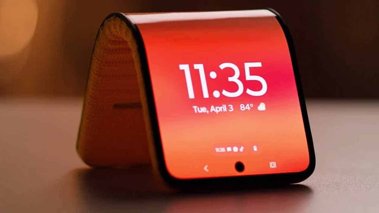 Motorola Unveils Smartphone that can wrap around your wrist