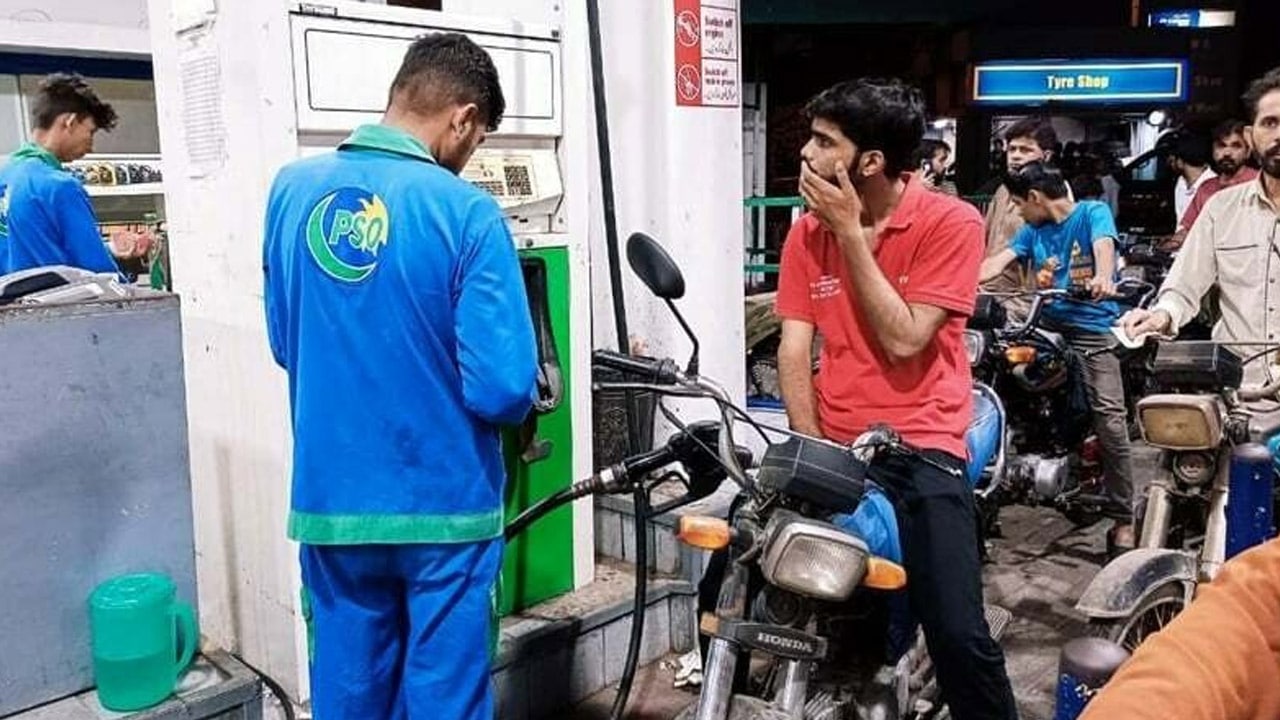 Pakistan likely to cut petrol price by up to Rs40 per liter