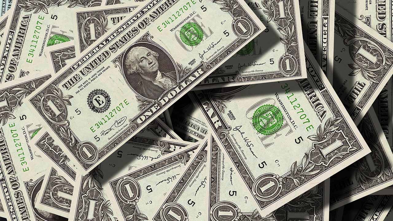 Pakistani Rupee Strengthens Against US Dollar trading at 277