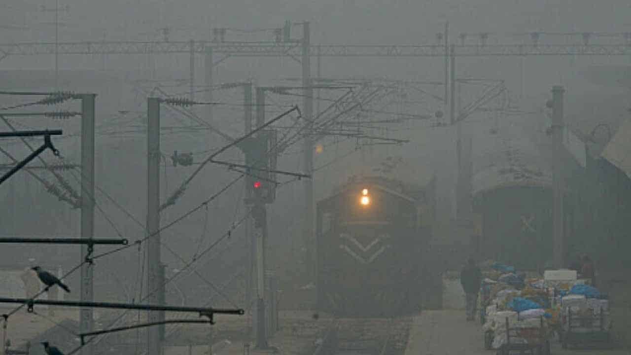 Pakistan Railways Introduces Fog-Beating Technology for Smooth Rail Travel