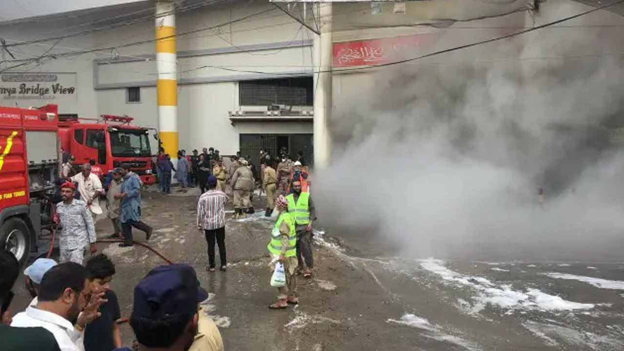 Tragic Blaze Claims Seven Lives in Karachi Shopping Mall on Rashid Minhas Road