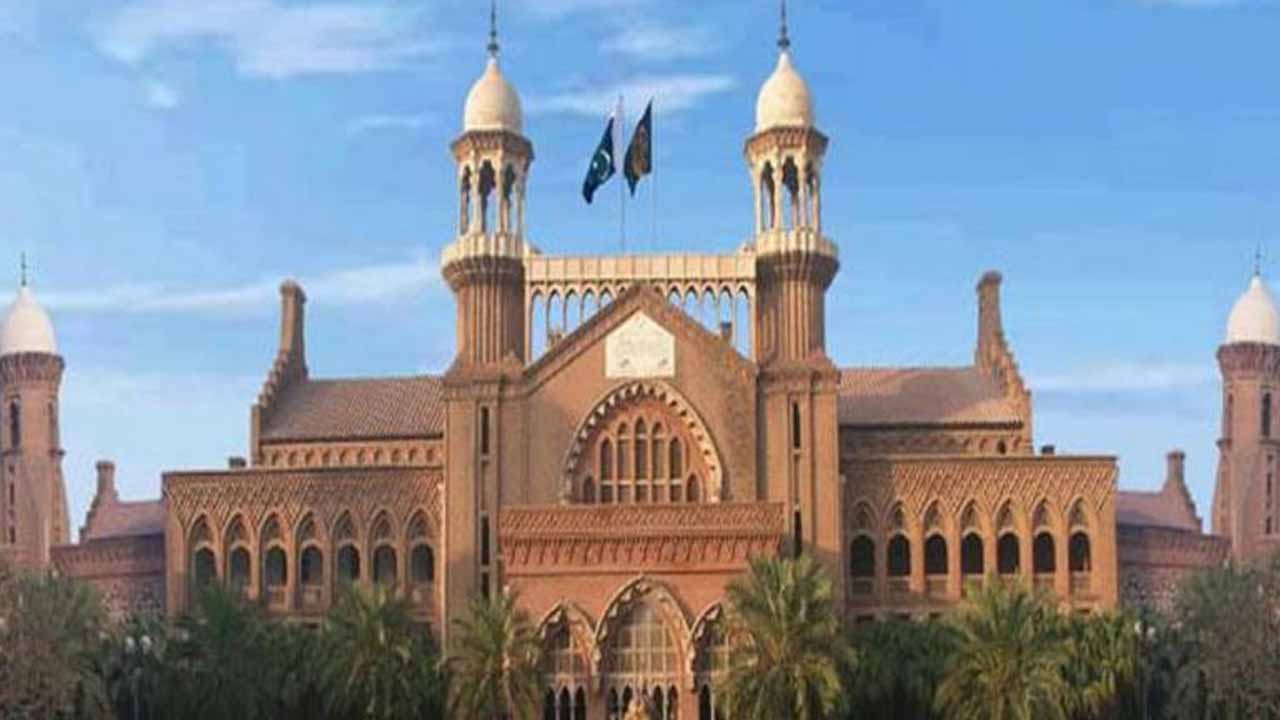 Lahore Bar bans police entry in courts