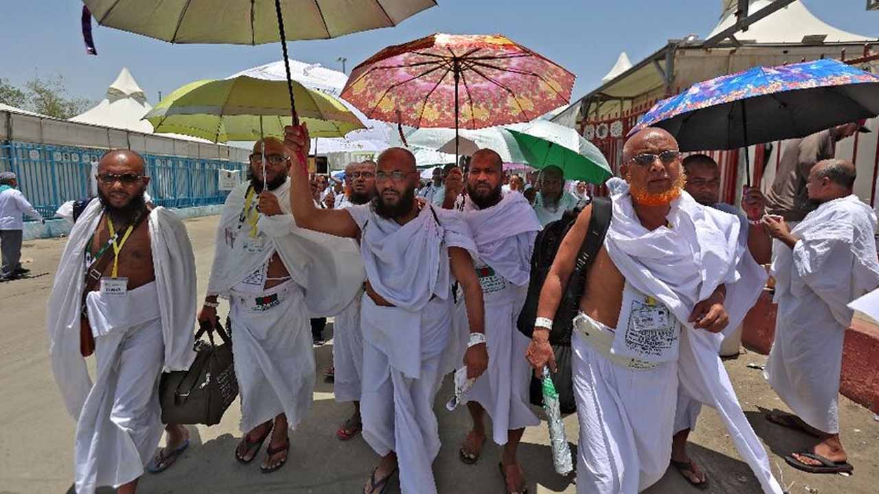 Pakistan Removes Mandatory COVID Vaccination Certificate for Hajj Pilgrims