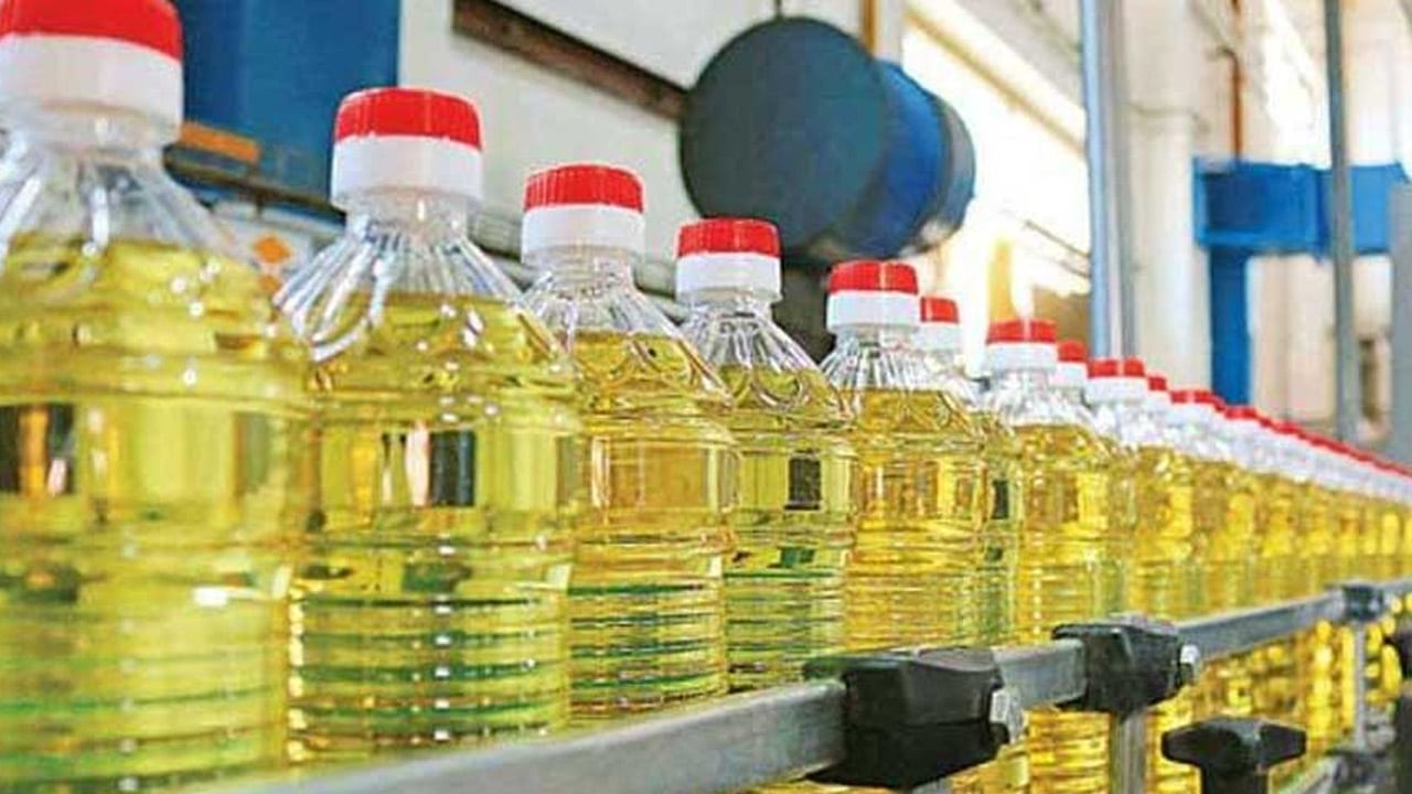 Ghee, cooking oil prices dropped at Utility Stores