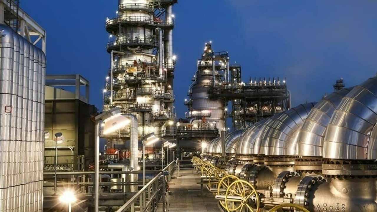 Chinese Firm to Acquire 30% Stake In Pakistan Refinery Limited