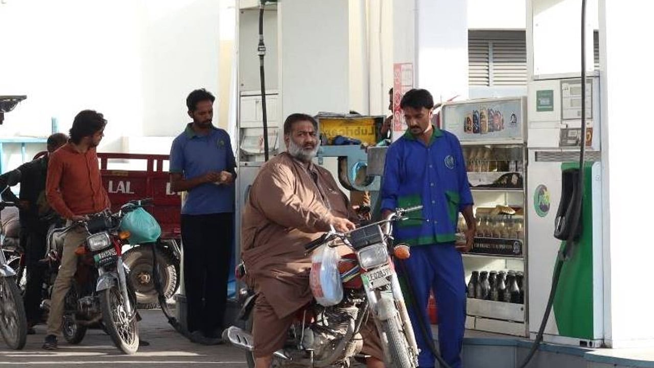 Massive slash in petrol, diesel prices likely in Pakistan