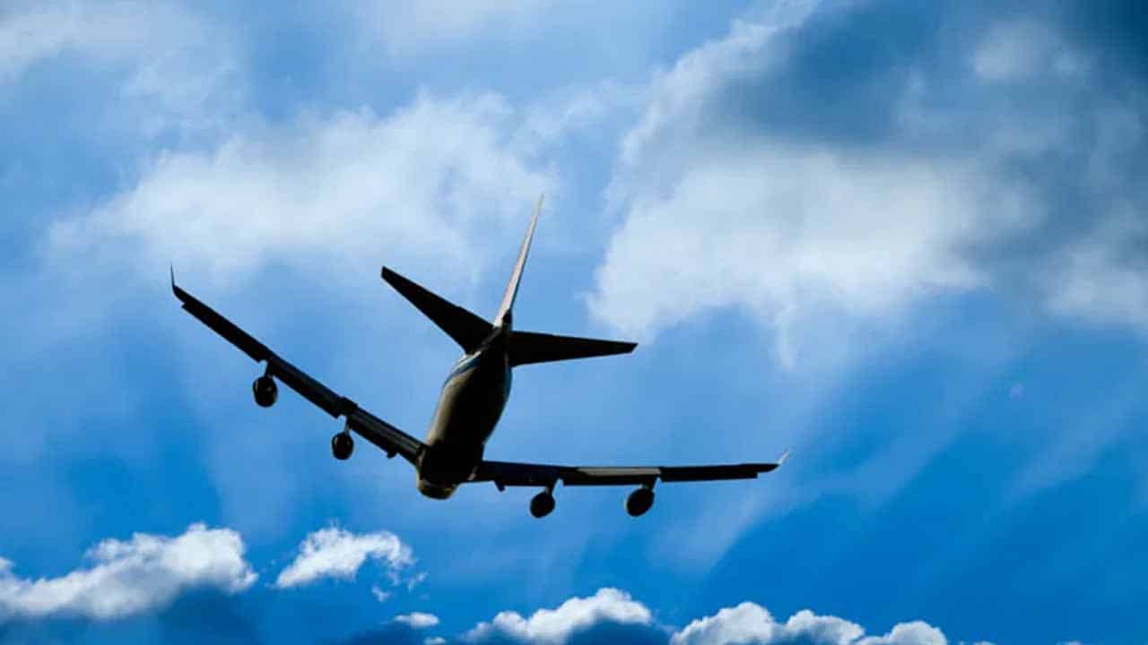 This airline aims to fly electric plane by 2026