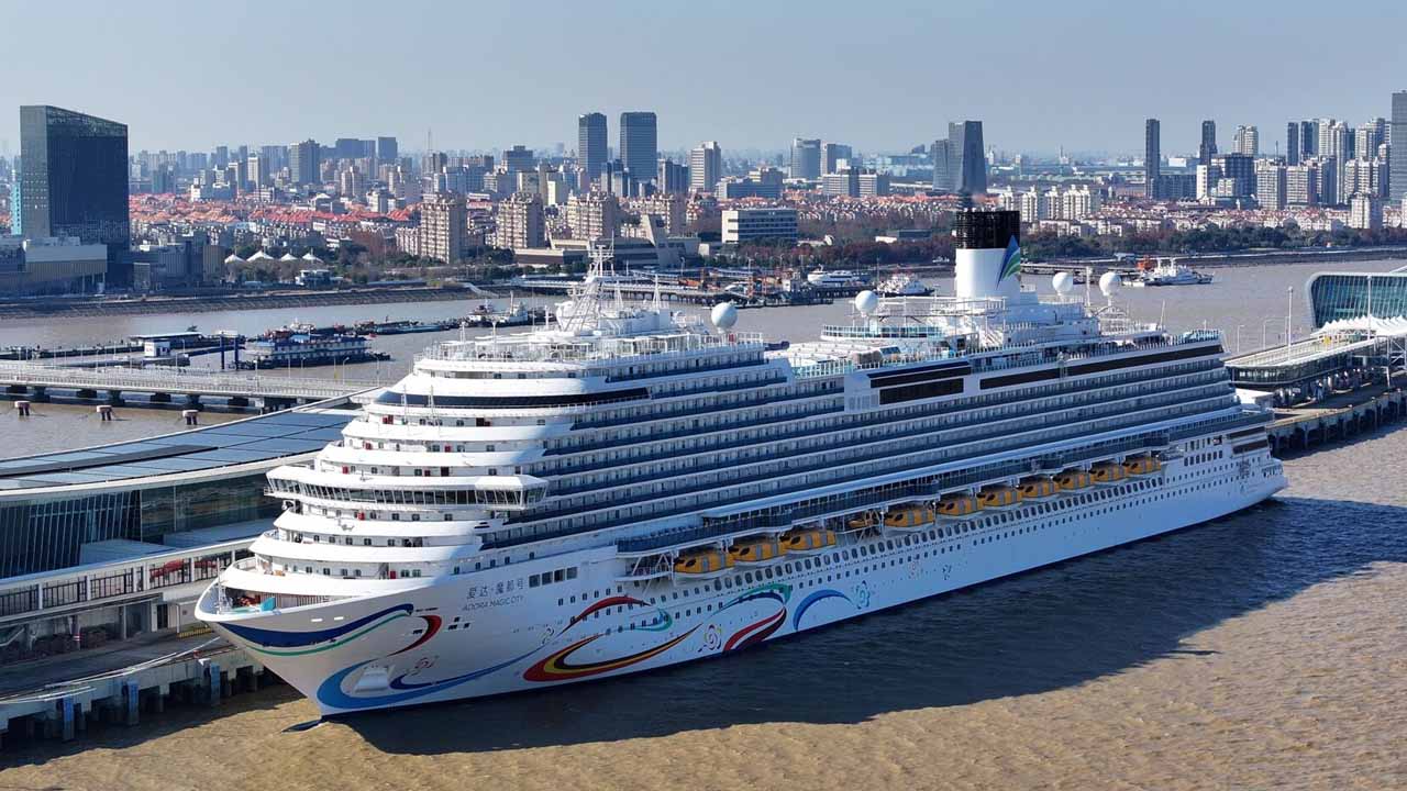 China's First Cruise Ship Sets Sail from Shanghai: Adora Magic City Offers a Homey Overseas Experience