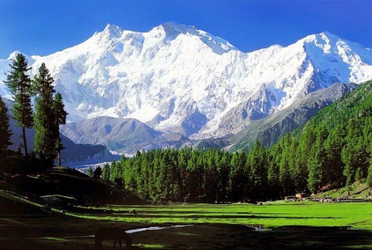 Interior Minister calls for showcasing GB's natural beauty