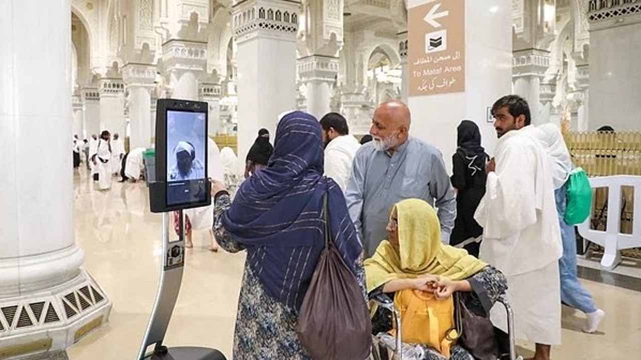 Saudi Arabia Integrates AI Technology to Enhance Visitor Guidance at Grand Mosque
