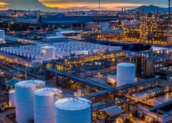 ISLAMABAD: On Tuesday, Pakistani Commerce and Interior Minister Dr. Gohar Ejaz held discussions with Saudi Arabia’s Ambassador to Pakistan, Nawaf bin Said Al-Malki, expressing a commitment to fortify business relations. This move precedes a forthcoming visit to Riyadh by a delegation comprising prominent Pakistani industrialists. The enduring rapport between Pakistan and Saudi Arabia, underscored by the presence of approximately 2.5 million Pakistani expatriates in the Kingdom, was emphasized. This expatriate community contributes significantly as the largest source of foreign remittances to Pakistan. Recent extensive visits by high-ranking Pakistani officials to Saudi Arabia have aimed at enhancing trade ties and fostering employment opportunities for expatriates. Following the meeting, Dr. Gohar's office stated, "The meeting affirmed the intention to enhance business-to-business relations between Pakistan and Saudi Arabia." Dr. Gohar Ejaz highlighted investment prospects in Pakistan's steel and petrochemical industries, encouraging Saudi industrialists to explore these opportunities. Additionally, steps were being taken to bolster collaboration in the IT sector between the two nations. Referring to a previous visit by a delegation of 15 leading Pakistani IT companies to Saudi Arabia, the statement emphasized the signed agreements that aim to expedite digital transformation, promote innovation, and advance digital infrastructure. These accords also focus on supporting small and medium-sized enterprises, startups, and facilitating the exchange of information on accelerators and incubators. A noteworthy development is the establishment of a special task force designed to promote digital cooperation between Saudi Arabia and Pakistan. During the meeting, the commerce minister also highlighted the scenic beauty of Pakistan’s northern mountainous regions and proposed the development of luxury resorts in these areas. The statement indicated that a delegation comprising ten of Pakistan's top industrialists is anticipated to visit Riyadh, although specific dates for the trip were not provided.