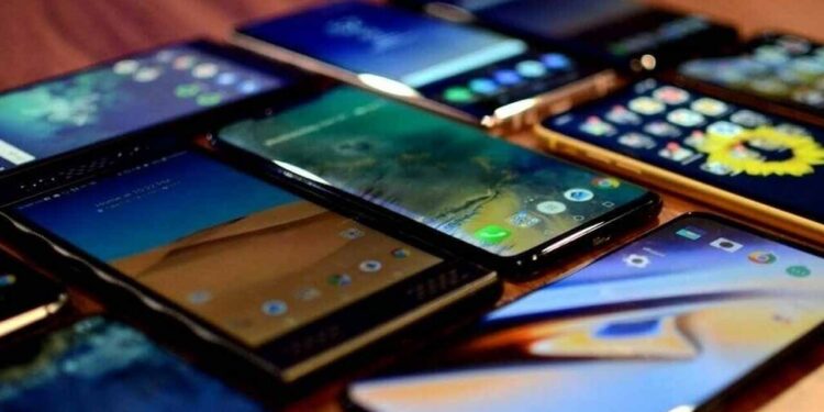 Pakistan Assembled 2.27 Million Cellphones In the First Month of 2024