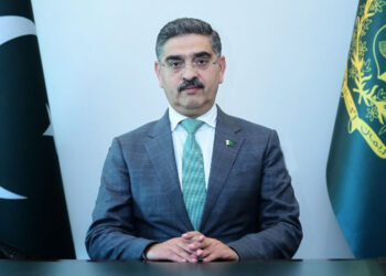 Pakistan to defend civil servants' constitutional duties: PM