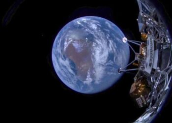 US makes first moon landing in 50 years