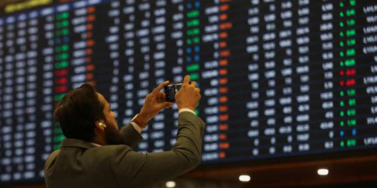 Pakistan Stocks Surge Over 1,000 Points on New Govt Clarity