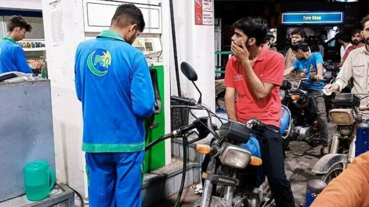 Govt jacked up Petrol price in Pakistan by Rs2.73 per litre
