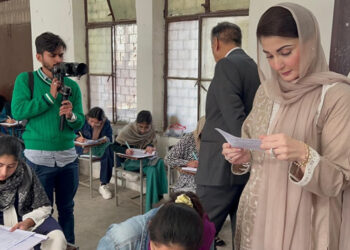 CM Punjab pays surprise visit to Govt Girls Pilot Secondary School in Lahore