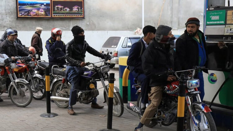 Pakistan increases petrol price by Rs4 per liter
