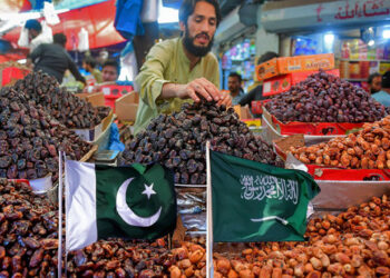 Saudi Arabia gifts Pakistan 100 tons of dates ahead of Ramadan