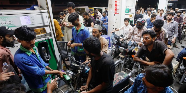 Prices of Petrol and diesel likely to go up from April 1