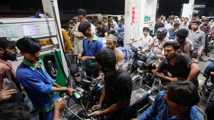 Prices of Petrol and diesel likely to go up from April 1