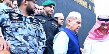 PM Shehbaz Sharif Performs Umrah, Prays for Country's Prosperity and Global Peace